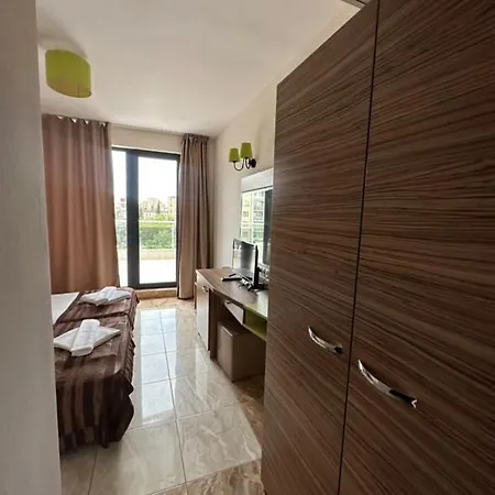 Seabreaze Hotel 3*